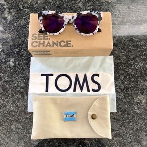 TOMS ‘Chelsea’ tortoise shell sunglasses